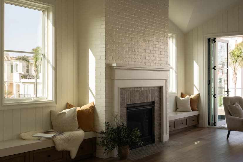 Built-In Entertainment - Image 3