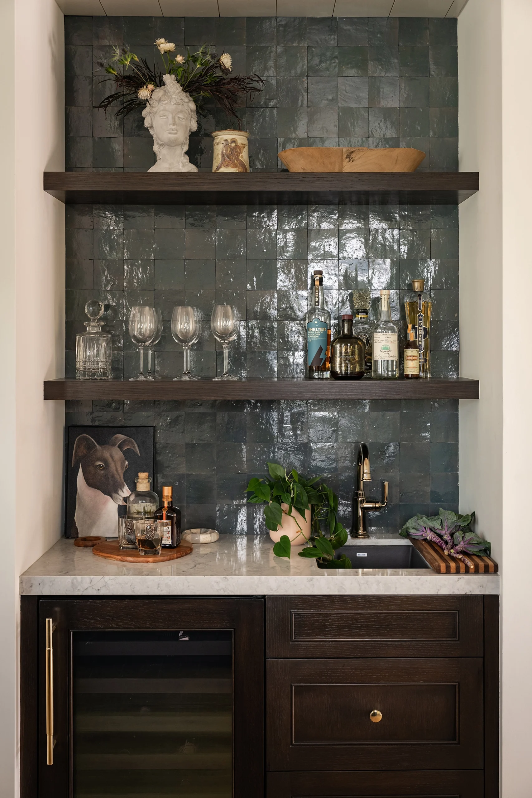 Built-In Entertainment - Image 4