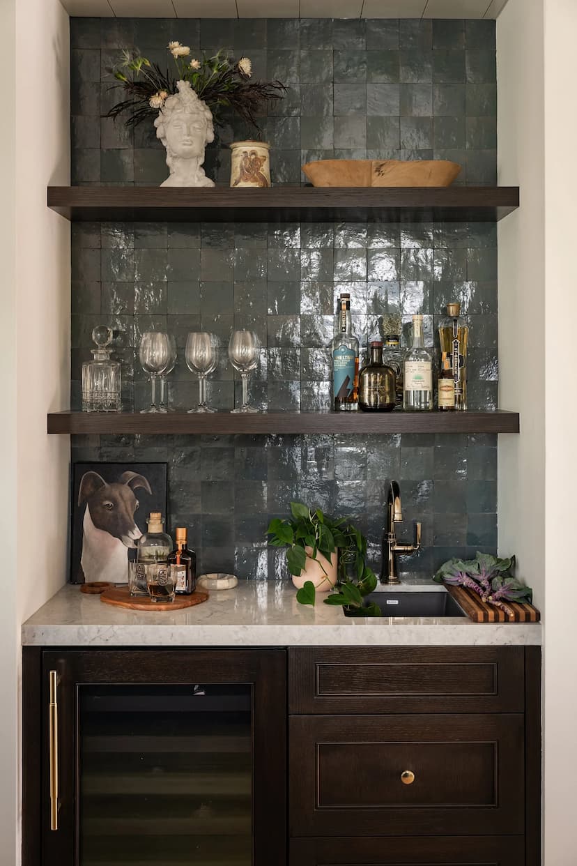 Built-In Entertainment - Image 4